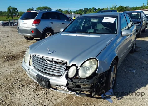 2004 Mercedes-Benz E 320 z USA, uszkodzony, nr VIN WDBUF65J74A552596